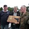 Schießgruppe mit dem gewonnenen Wanderpokal 2013